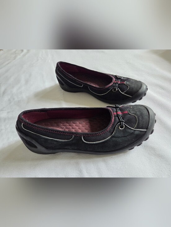 Privo Shoes - Privo Black Flats with Burgundy Trim